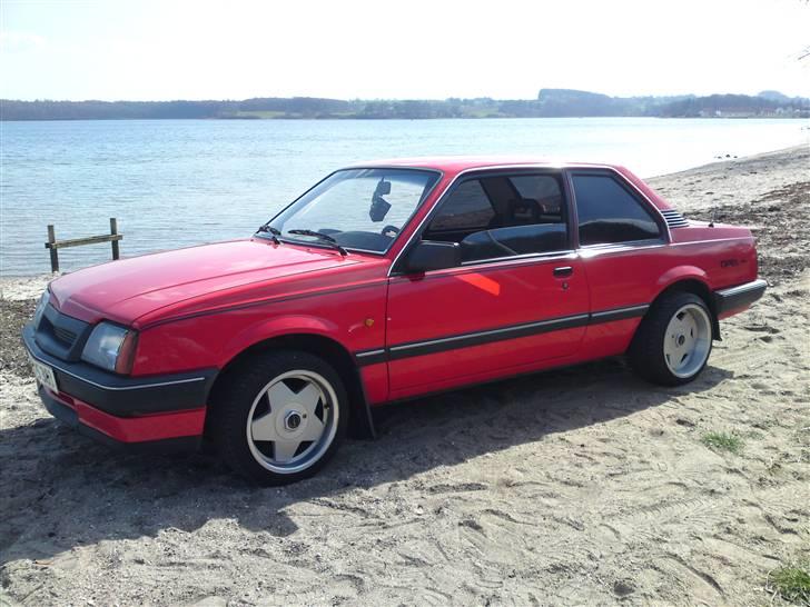 Opel Ascona 1,6 SH SOLGT (tidl. bil)  billede 1