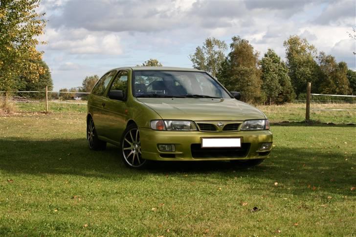 Nissan Almera 1,6 SR  SOLGT billede 1