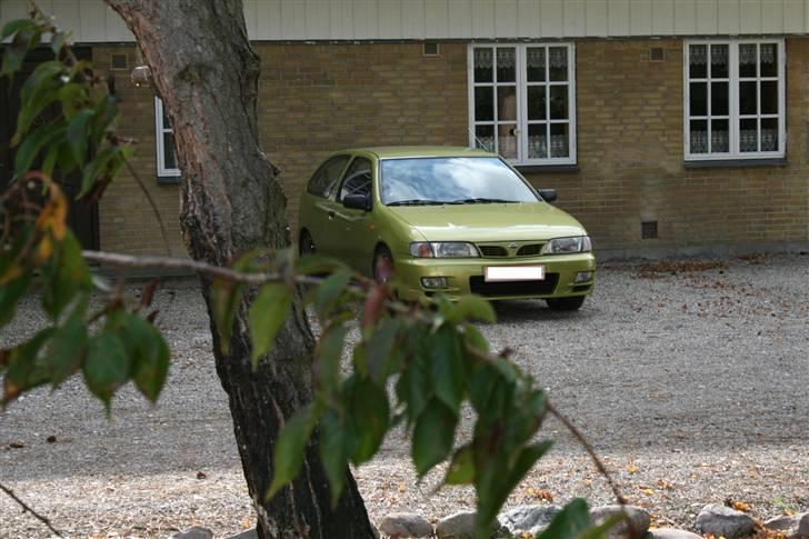 Nissan Almera 1,6 SR  SOLGT billede 2