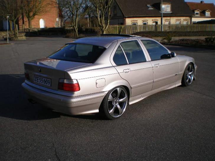 BMW 325i billede 2