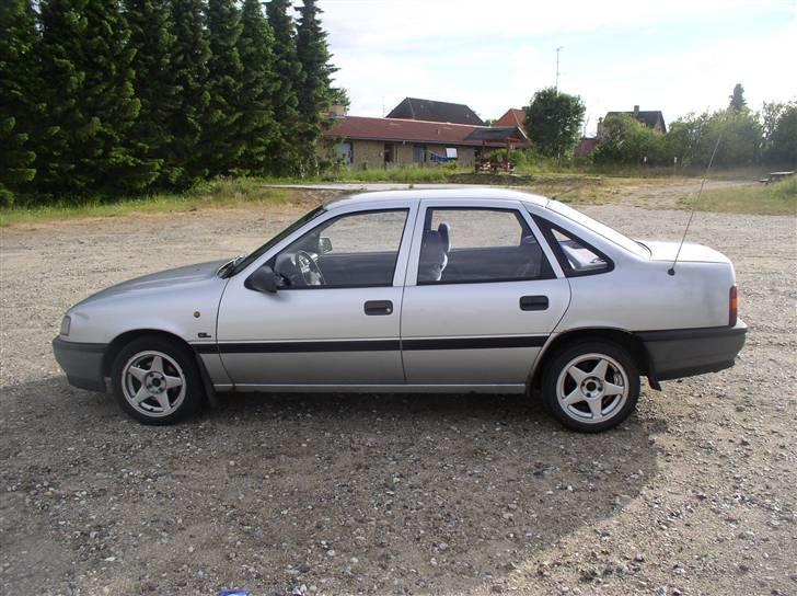 Opel vectra  2,0i 8v  SOLGT billede 1