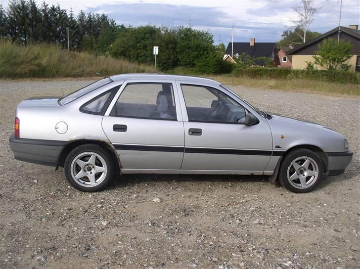 Opel vectra  2,0i 8v  SOLGT billede 2