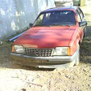 Opel ascona C 1,6 SH skrottet