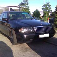Mercedes Benz C220 - W202