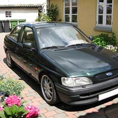 Ford Escort 1,6i 3d cl
