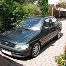 Ford Escort 1,6i 3d cl
