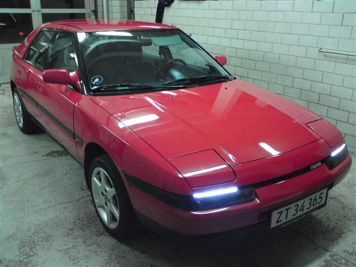 Mazda 323F 1.6 16V GLX (SOLGT) billede 1