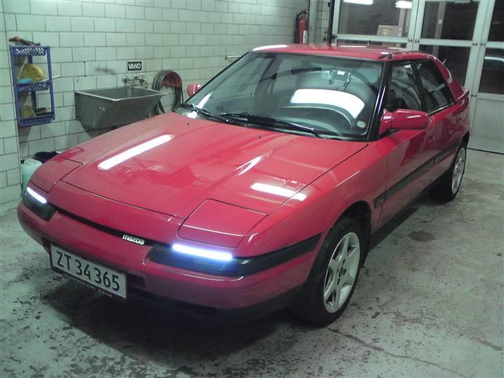 Mazda 323F 1.6 16V GLX (SOLGT) billede 2