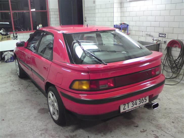Mazda 323F 1.6 16V GLX (SOLGT) billede 4