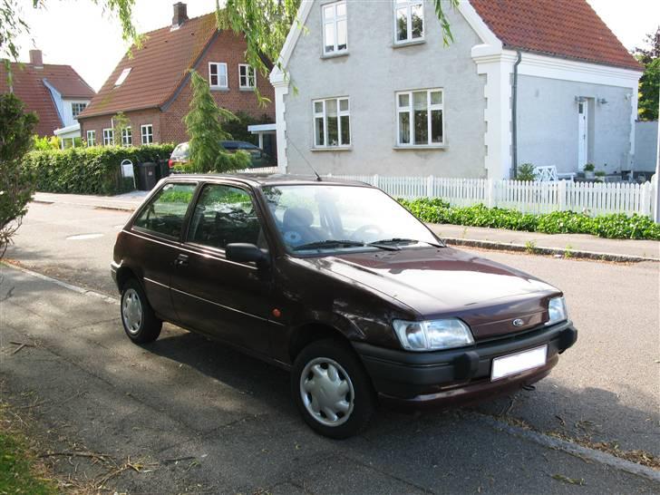 Ford Fiesta 1.3 sport SOLGT billede 2