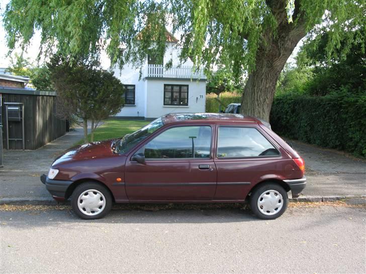 Ford Fiesta 1.3 sport SOLGT billede 4