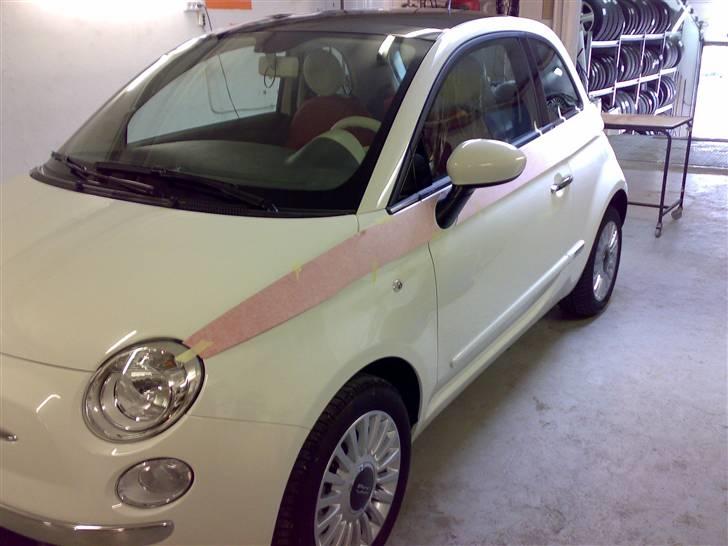 Fiat 500 1,3 Lounge  - montering af røde dikorasion billede 4