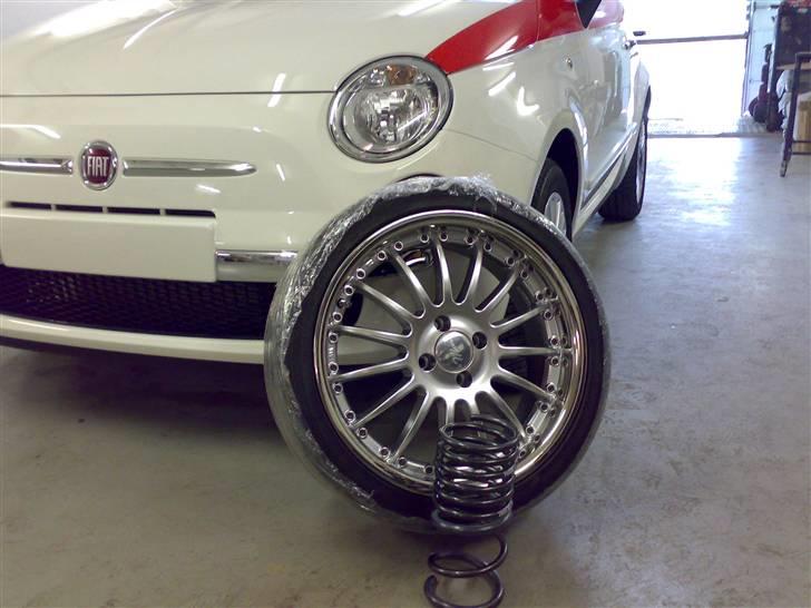 Fiat 500 1,3 Lounge  - her er til det ene baghjul billede 7