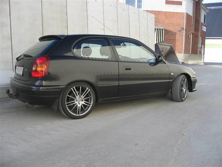 Toyota Corolla 1,3 - SOLGT- - Yes, jydekrog er der også billede 2