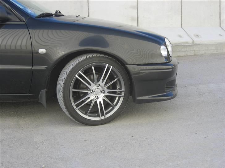 Toyota Corolla 1,3 - SOLGT- - Med hvide sideblink billede 3