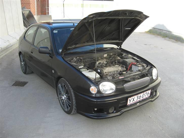 Toyota Corolla 1,3 - SOLGT- billede 6