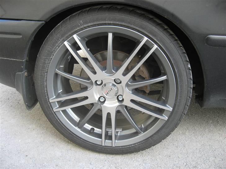 Toyota Corolla 1,3 - SOLGT- - Jeps, skiver bag billede 9