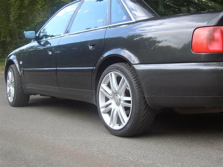 Audi S4 **SOLGT** - De har altså pyntet en hel del, de nye hjul... synes de passer rigtig godt til bilen... billede 18