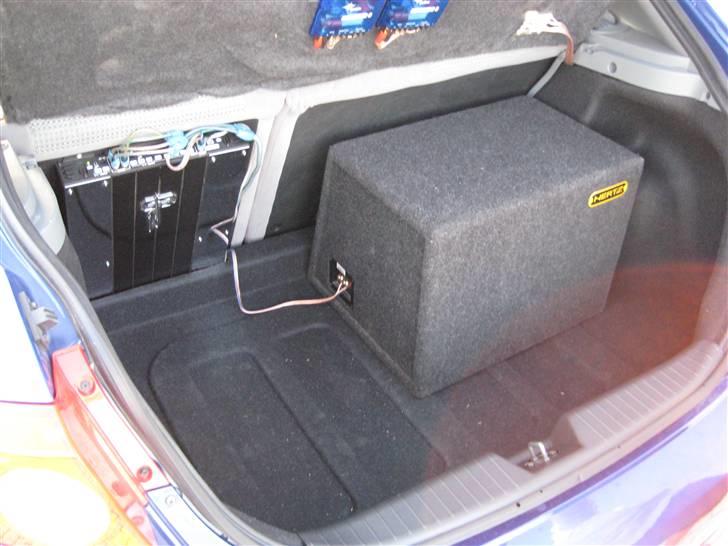 Chevrolet Lacetti 1,6 - Bagaerum Med den 6 kanals GZ forstærker. Gemt nogenlunde af vejen. billede 9