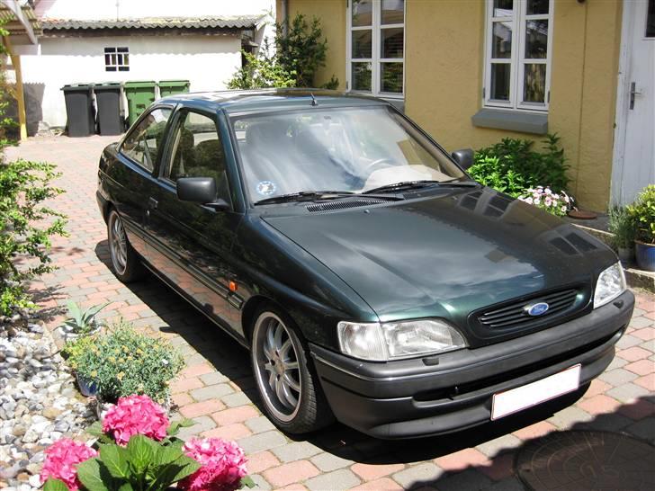Ford Escort 1,6i 3d cl billede 1
