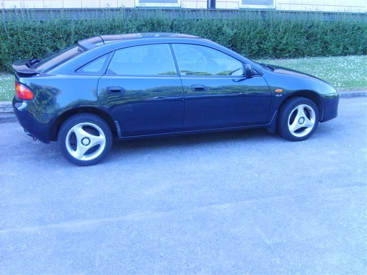 Mazda 323F SOLGT billede 6