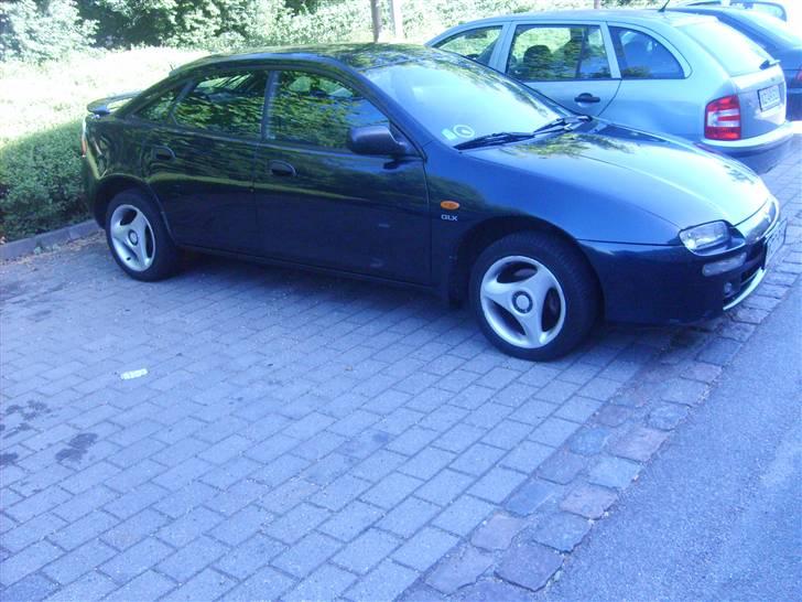 Mazda 323F SOLGT billede 7