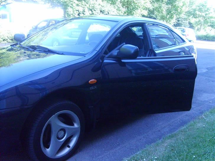 Mazda 323F SOLGT billede 12