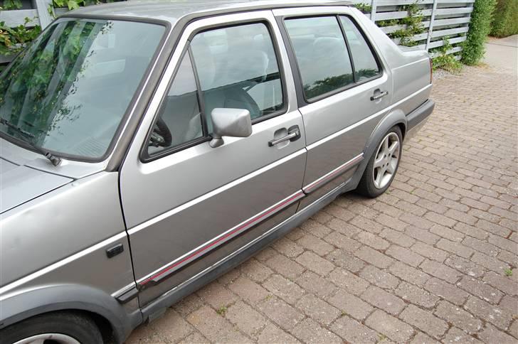 VW Jetta 1,8 GLi 16v SOLGT - Smukheden selv :P billede 8