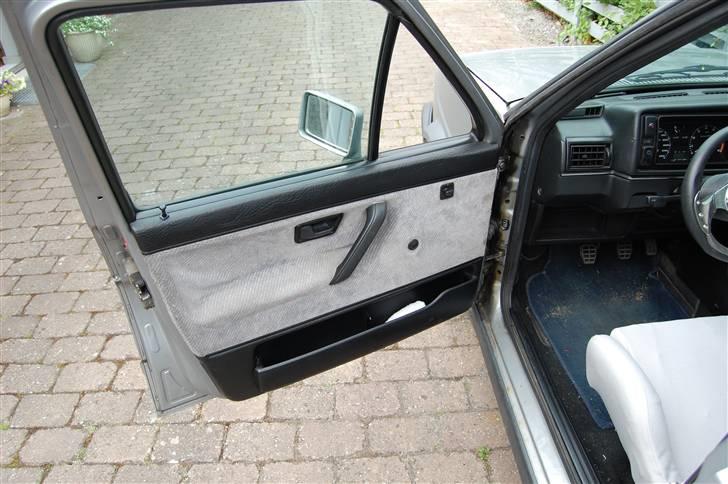 VW Jetta 1,8 GLi 16v SOLGT - Flot standard dørbeklædning :D billede 9