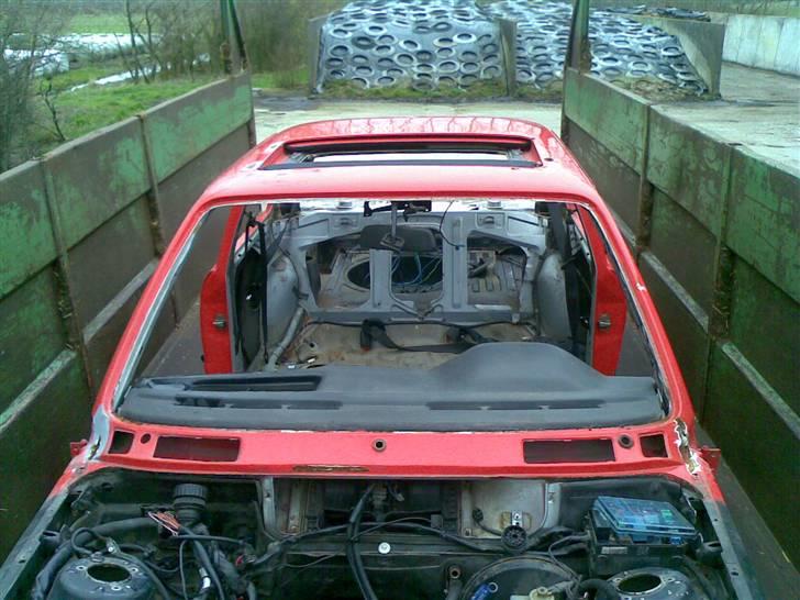 BMW e30 320i (donorbil) billede 14