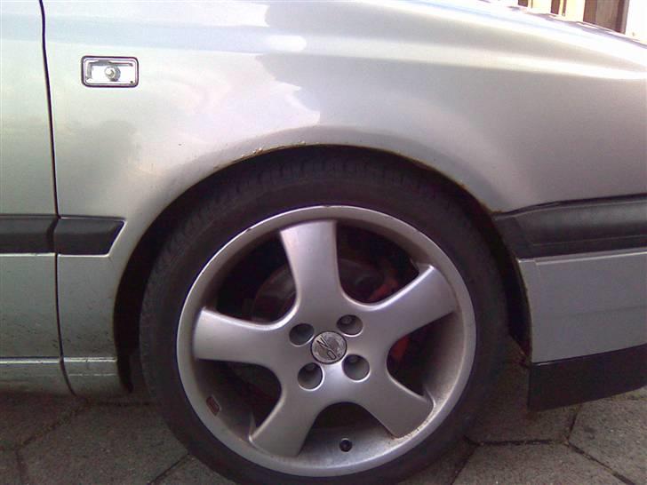 VW golf3 1.8 - højre forskærm den med rust i kanten billede 15