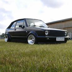 VW Golf 1 cab Gti solgt