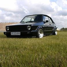 VW Golf 1 cab Gti solgt