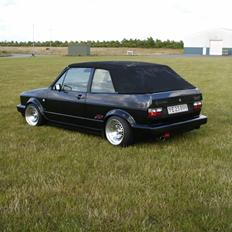 VW Golf 1 cab Gti solgt