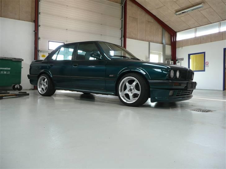 BMW E 30 320i *Solgt* - ups glemte sku krogen... billede 2