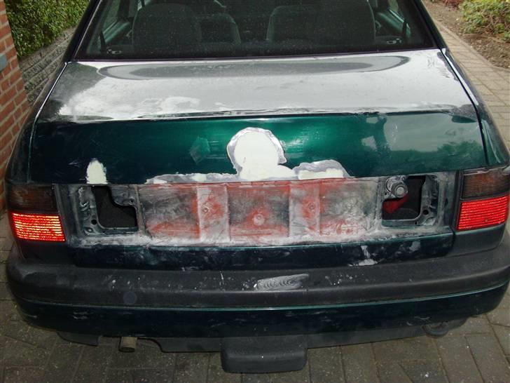 VW Vento1,8 GL - Næsten klar til maling billede 14