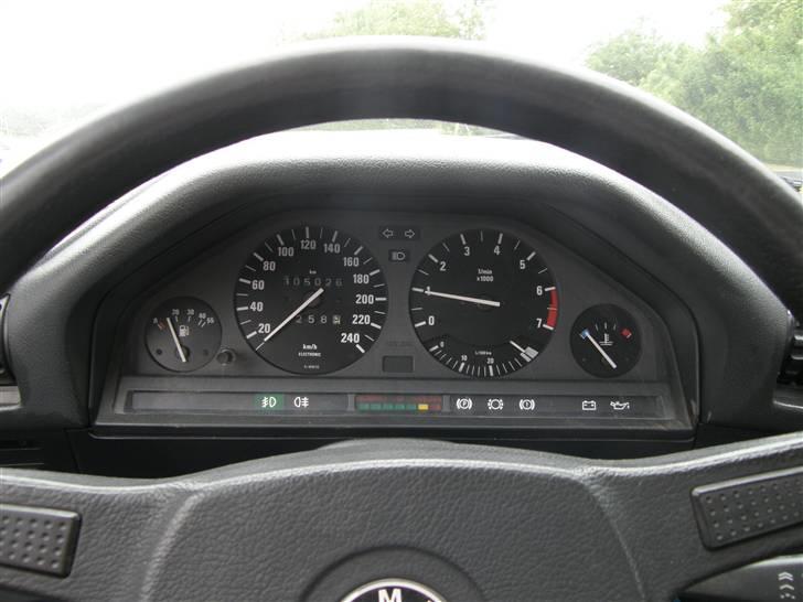 BMW E30 318i solgt billede 9