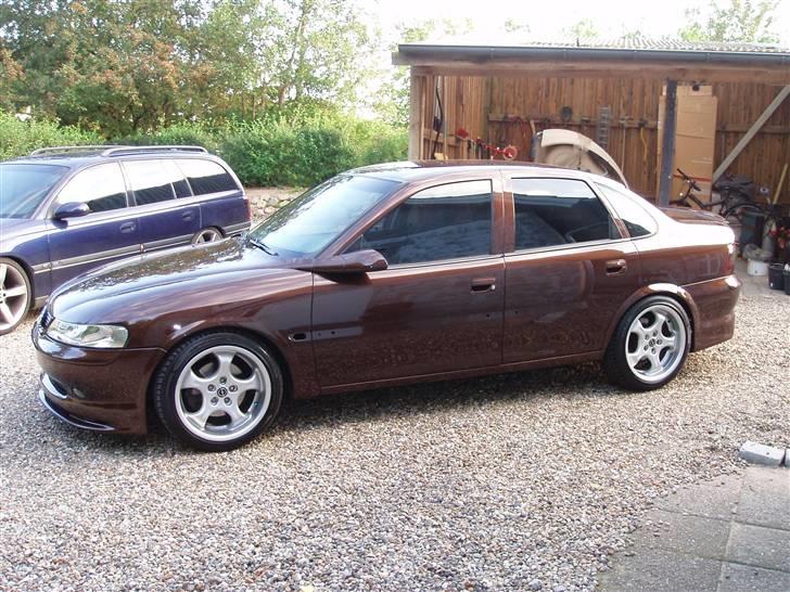 Opel Vectra B CD - SOLGT - Så manglede der kun listerne. billede 1