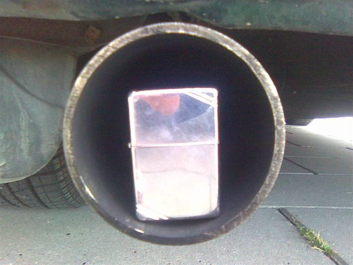 VW Polo 1,6 6n  - hehe så stor er den... og den brøler.. :-) billede 7