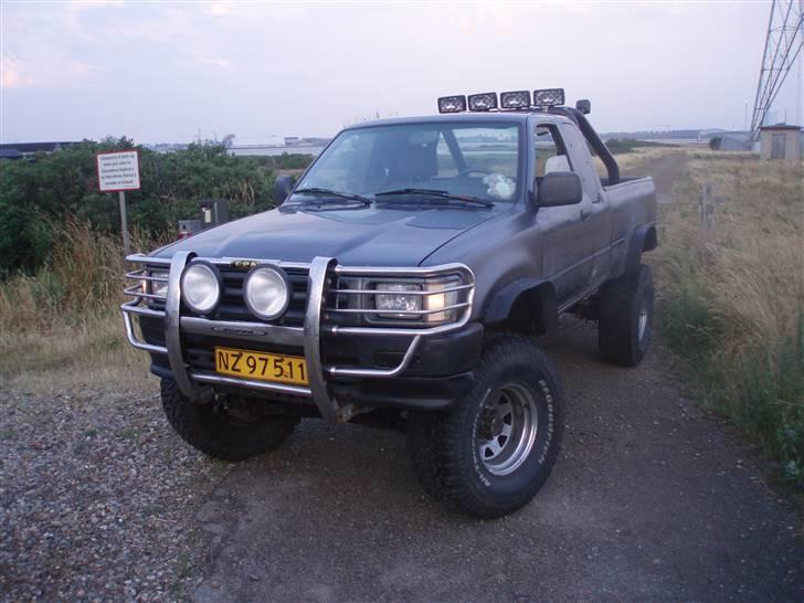 Toyota Hilux 4x4 2,4td Solgt billede 14