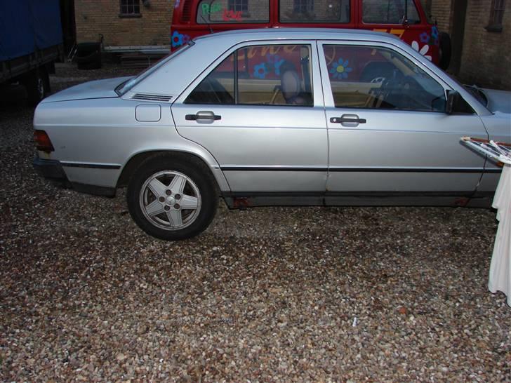 Mercedes Benz 190 E smadret billede 2