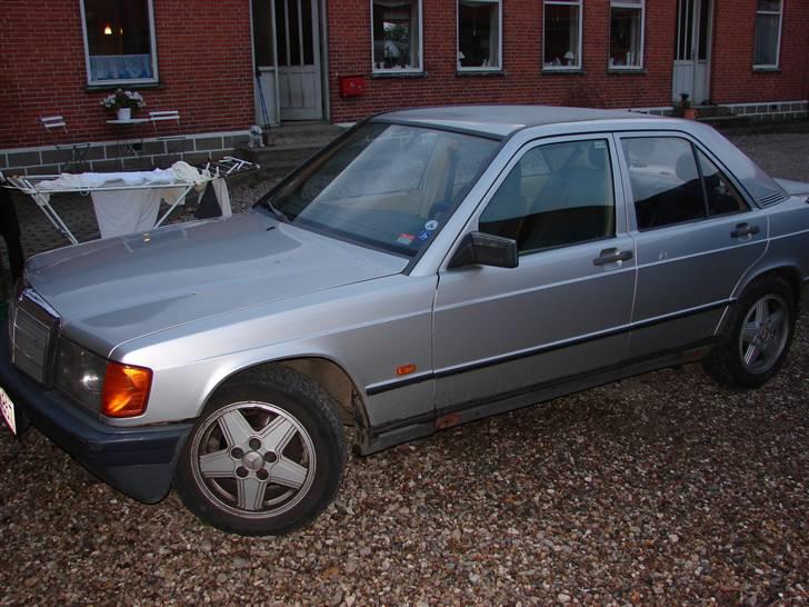 Mercedes Benz 190 E smadret billede 3