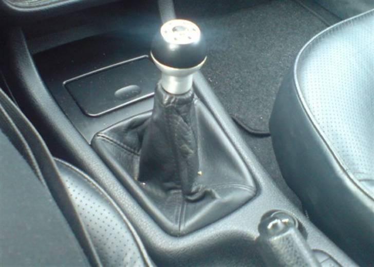 Peugeot 406 3.0 V6 Coupé - forkortet gearstang og en fin alu knop ;o) billede 4