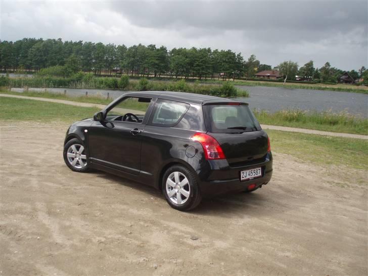 Suzuki Swift 1.3 GL-S TOTALSKADET billede 2
