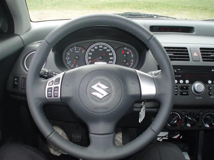 Suzuki Swift 1.3 GL-S TOTALSKADET billede 11