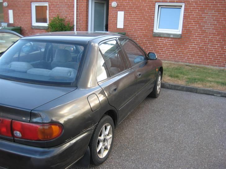 Mitsubishi Lancer 1.6 GLXi billede 2