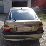 Opel Vectra 1.6i 5.d