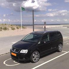 VW Touran 2,0 DSG Highline ** SOLGT **