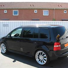 VW Touran 2,0 DSG Highline ** SOLGT **