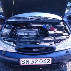 Ford Mondeo 2,0 SOLGT.....